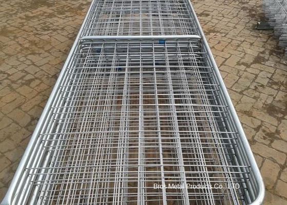 Chine Panneaux de barrière de bétail en métal, barrière galvanisée de champ pour le bétail fournisseur