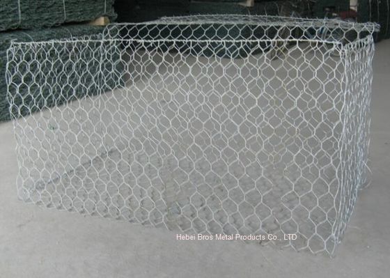 Chine Fabrication de fil tissée hexagonale galvanisée plongée chaude pour la cage de volaille fournisseur